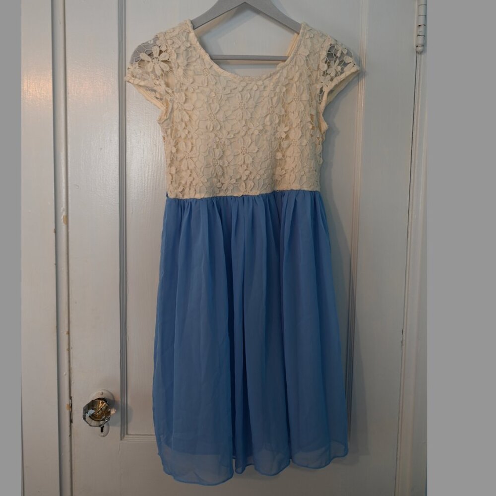 Blue and White Lace & Chiffon Dress – Size Youth Girls 16
